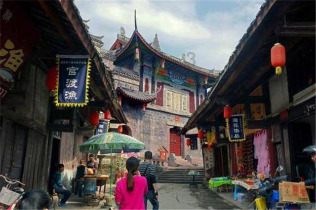 杨振宁翁帆住宅曝光，房间狭小异常简朴，不在乎名利